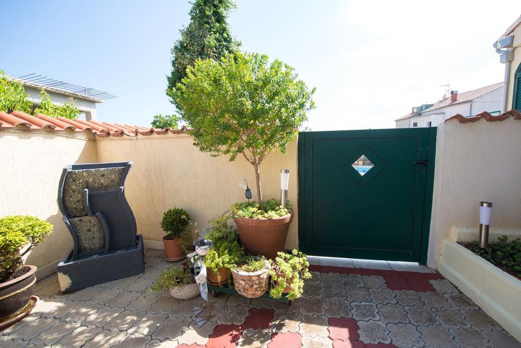 Apartments Marija Near Center Vodice Eksteriør billede